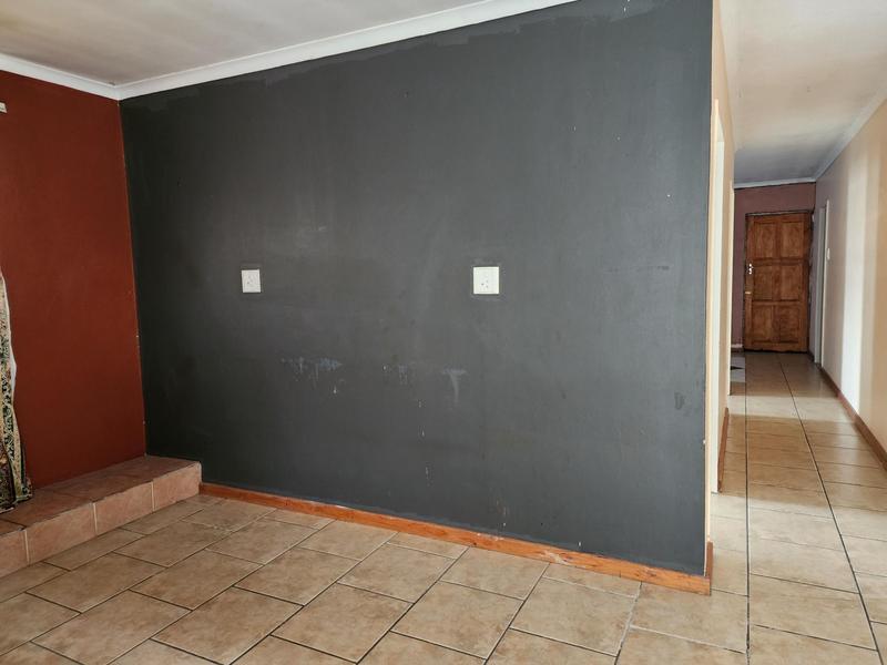 6 Bedroom Property for Sale in Zeekoevlei Western Cape